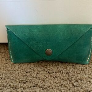 Portland Leather Sunglasses Case in Reef